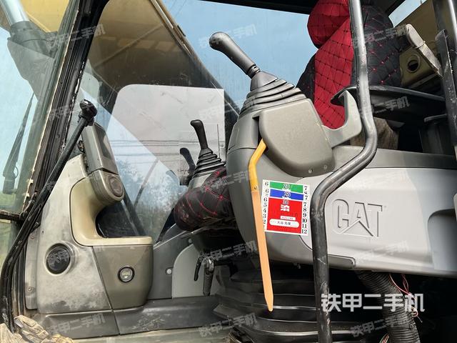 駕駛室整體(整機(jī)外觀) 駕駛室整體(整機(jī)外觀)