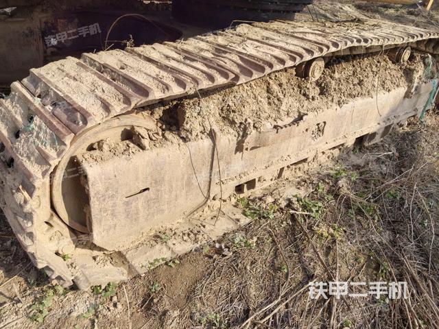 单侧履带整体(整机外观) 单侧履带整体(整机外观)