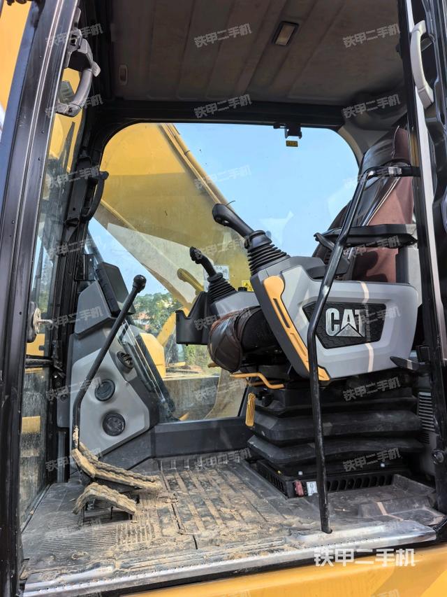 駕駛室整體(整機外觀) 駕駛室整體(整機外觀)