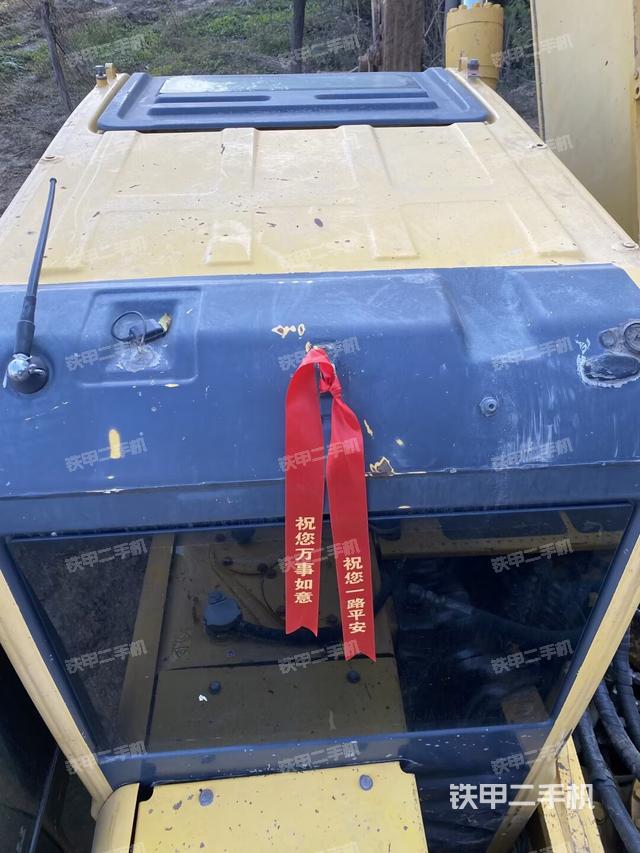 驾驶室顶部(整机外观) 驾驶室顶部(整机外观)