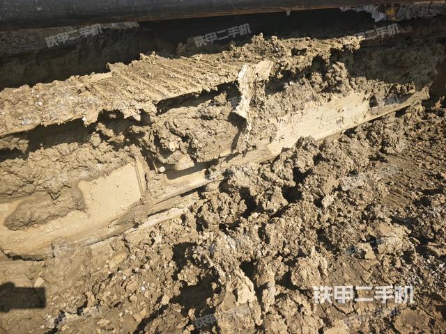 单侧履带整体(整机外观) 单侧履带整体(整机外观)