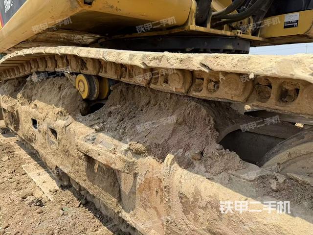 单侧履带整体(整机外观) 单侧履带整体(整机外观)