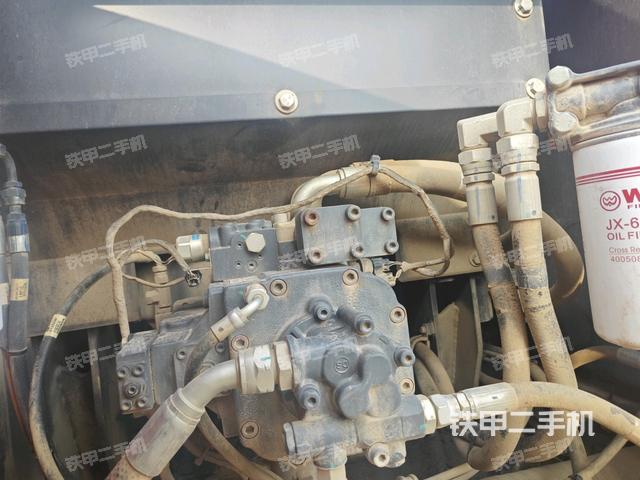 液壓泵艙室正面整體（整機(jī)外觀(guān)）