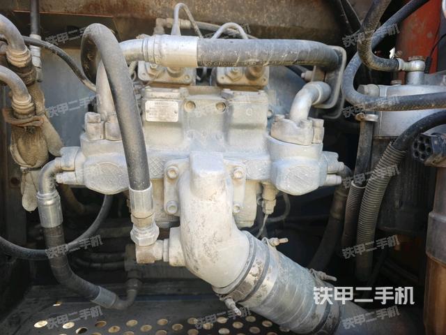 液压泵舱室正面整体(整机外观) 液压泵舱室正面整体(整机外观)