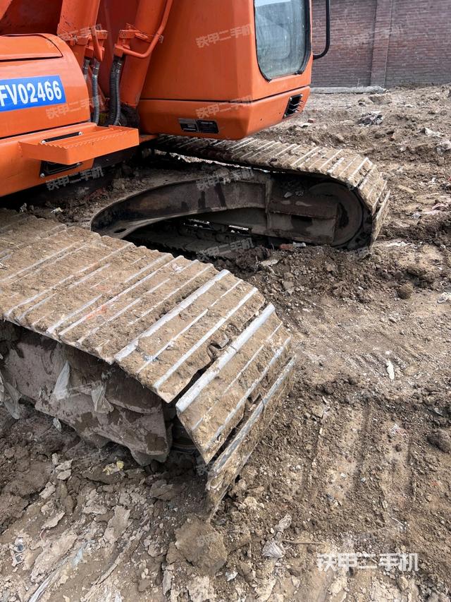 单侧履带整体(整机外观) 单侧履带整体(整机外观)