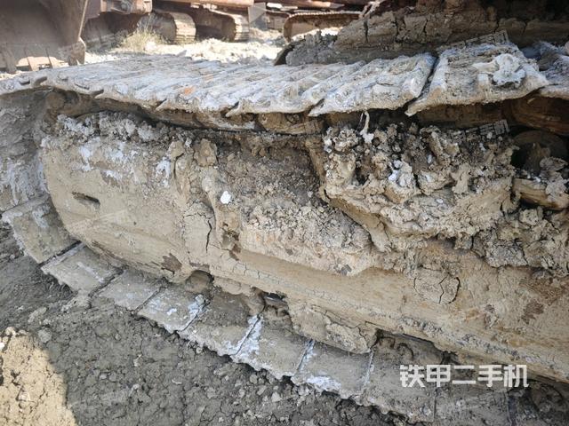 單側(cè)履帶整體(整機(jī)外觀) 單側(cè)履帶整體(整機(jī)外觀)