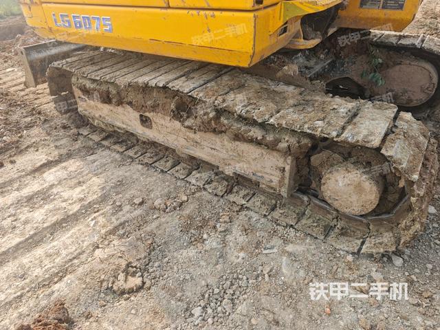 左側(cè)履帶整體?(行走機(jī)構(gòu)) 左側(cè)履帶整體?(行走機(jī)構(gòu))