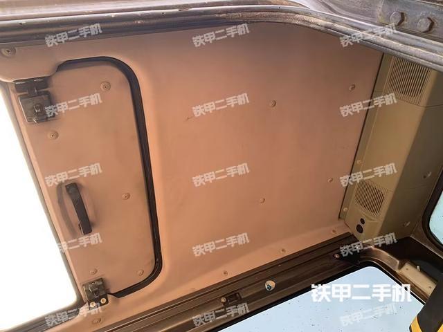 驾驶室顶部(整机外观) 驾驶室顶部(整机外观)