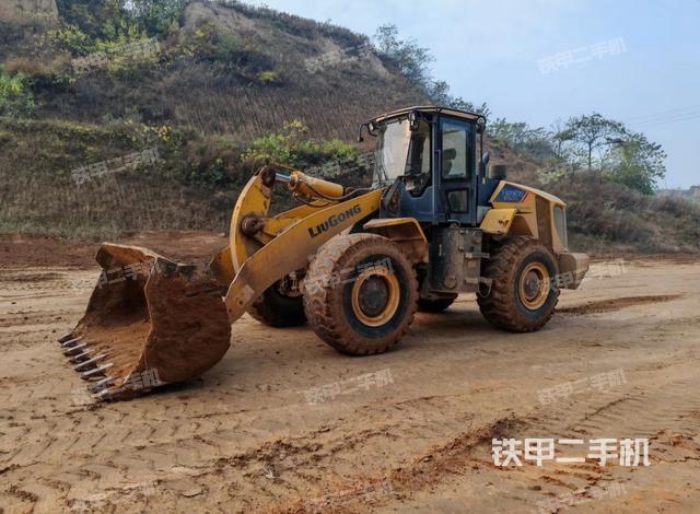 駕駛室操作臺(tái)（整機(jī)外觀及大件）