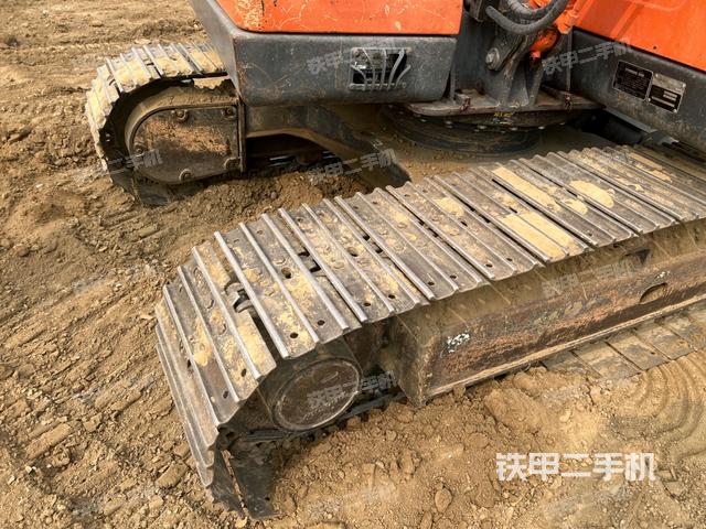 单侧履带整体(整机外观) 单侧履带整体(整机外观)