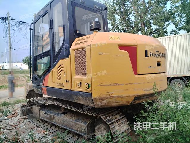 駕駛室整體(整機(jī)外觀) 駕駛室整體(整機(jī)外觀)