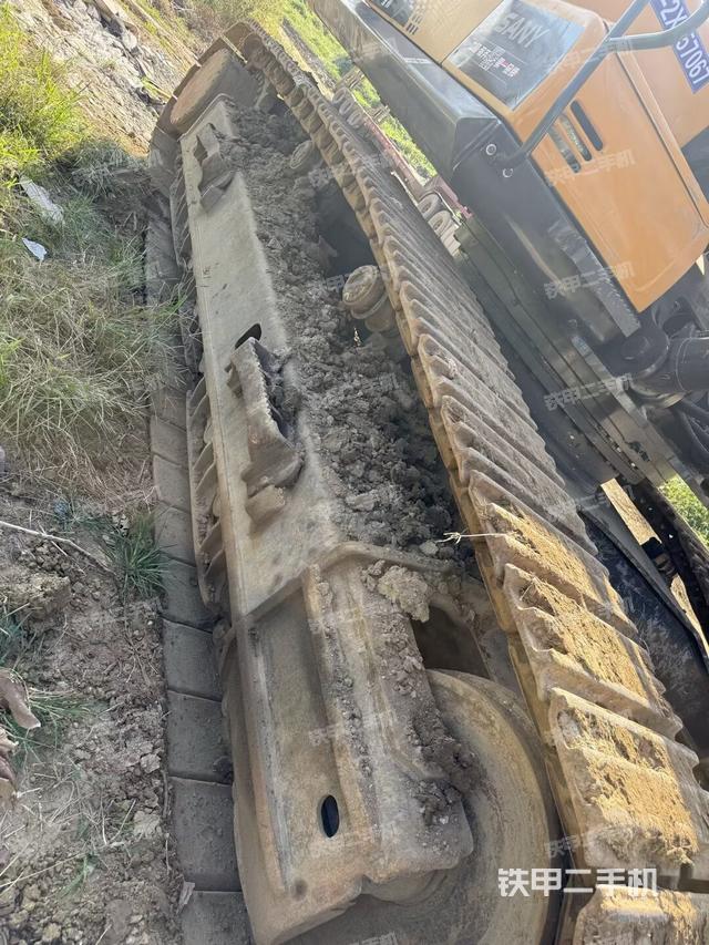 单侧履带整体(整机外观) 单侧履带整体(整机外观)