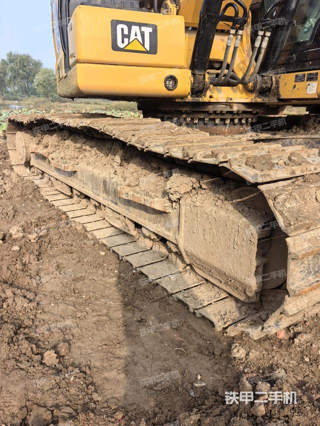 單側(cè)履帶整體(整機(jī)外觀) 單側(cè)履帶整體(整機(jī)外觀)