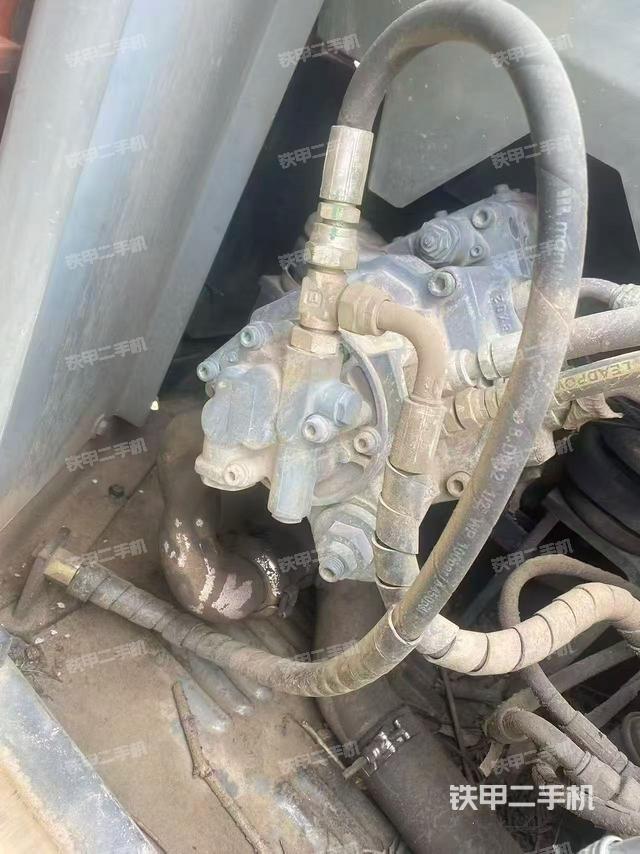 液壓泵艙室正面整體(整機(jī)外觀) 液壓泵艙室正面整體(整機(jī)外觀)