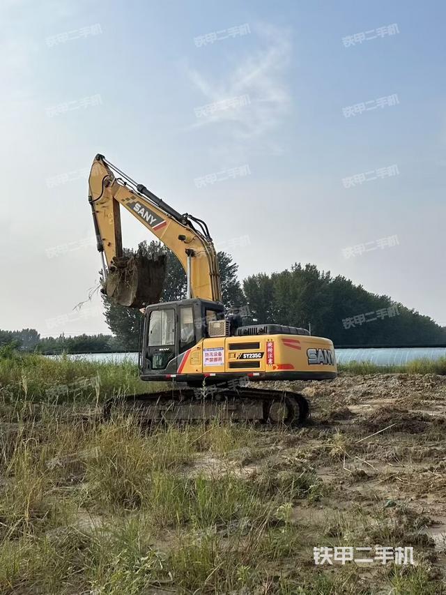 三一重工SY235C挖掘機