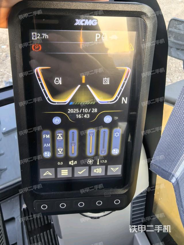 駕駛室整體(整機外觀) 駕駛室整體(整機外觀)