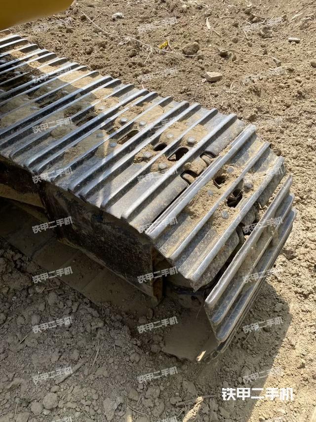 单侧履带整体(整机外观) 单侧履带整体(整机外观)