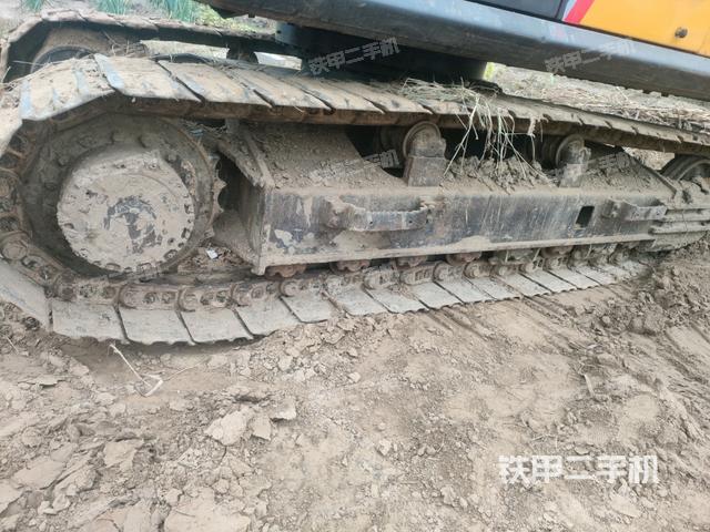 单侧履带整体(整机外观) 单侧履带整体(整机外观)