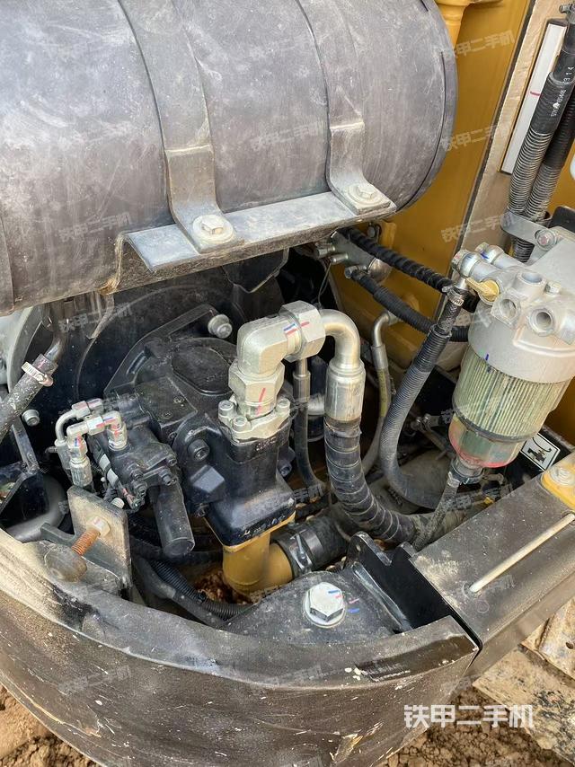 液壓泵艙室正面整體(整機(jī)外觀) 液壓泵艙室正面整體(整機(jī)外觀)