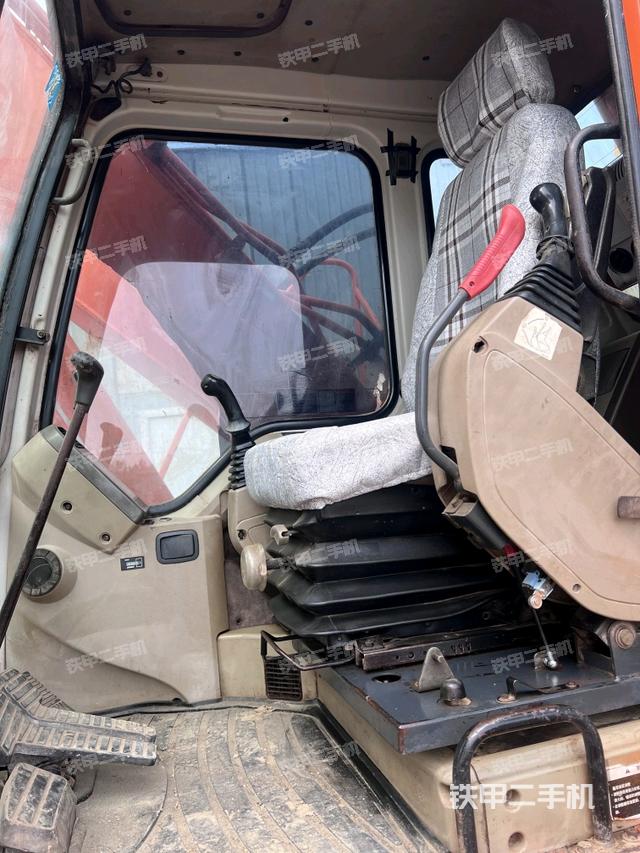 驾驶室整体(整机外观) 驾驶室整体(整机外观)