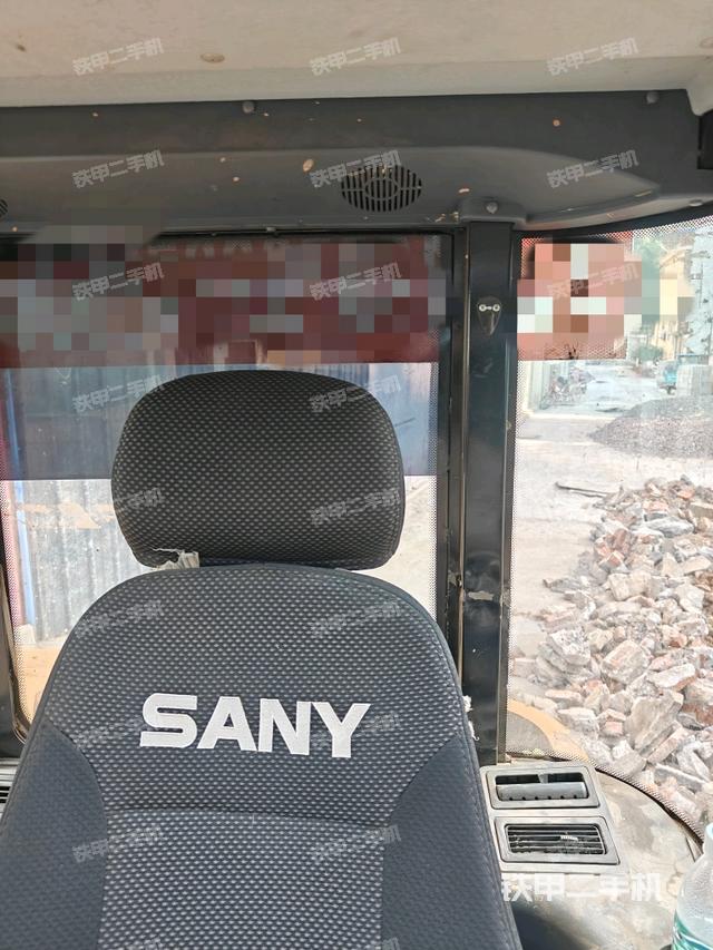 座椅右側(cè)控制臺/鑰匙門/油門/含右手柄（駕駛室部分）