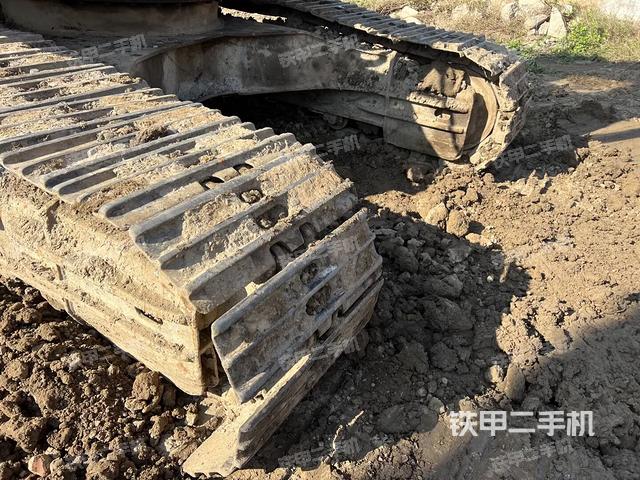 单侧履带整体(整机外观) 单侧履带整体(整机外观)