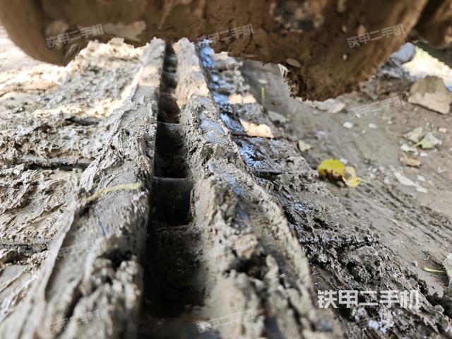 左側(cè)履帶整體?(行走機(jī)構(gòu)) 左側(cè)履帶整體?(行走機(jī)構(gòu))