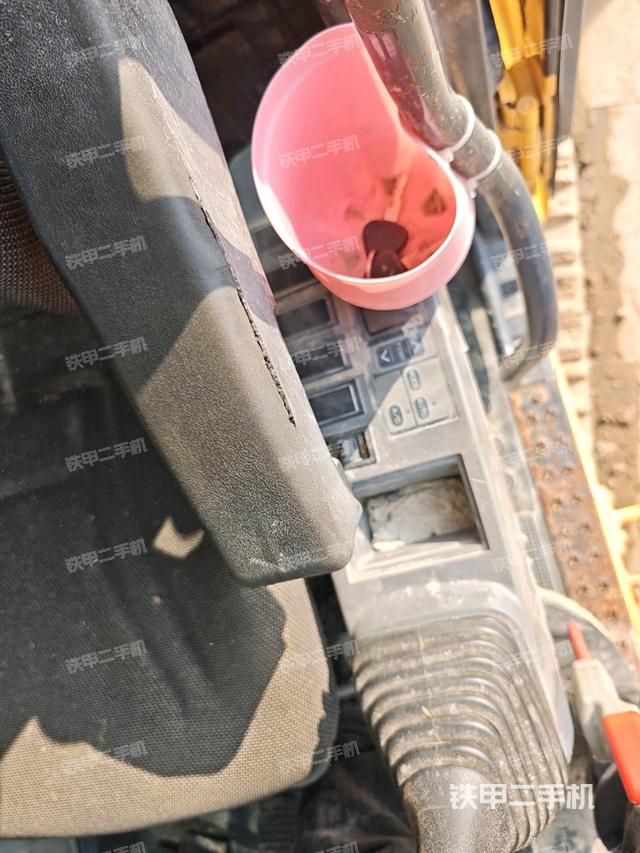 后窗玻璃角标(驾驶室部分) 后窗玻璃角标(驾驶室部分)