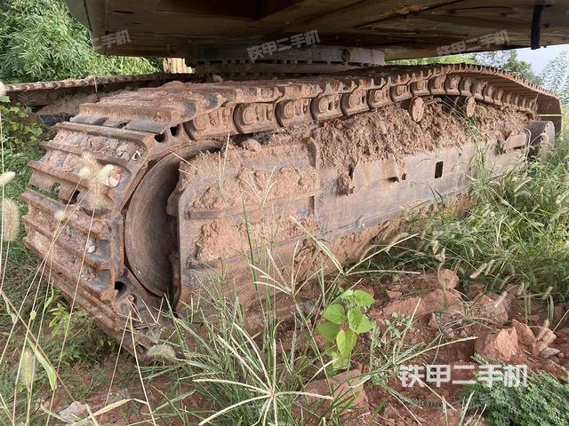 单侧履带整体(整机外观) 单侧履带整体(整机外观)