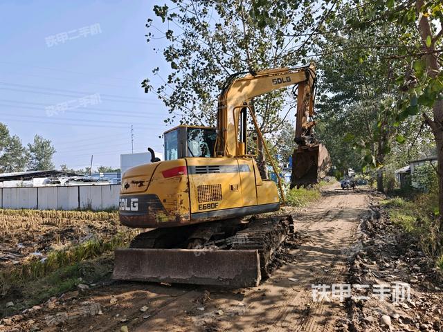 山東臨工E680F挖掘機(jī)