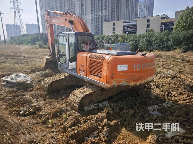 驾驶室顶部(整机外观) 驾驶室顶部(整机外观)