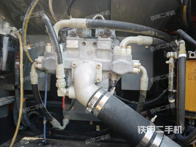 液壓泵艙室正面整體(整機外觀) 液壓泵艙室正面整體(整機外觀)