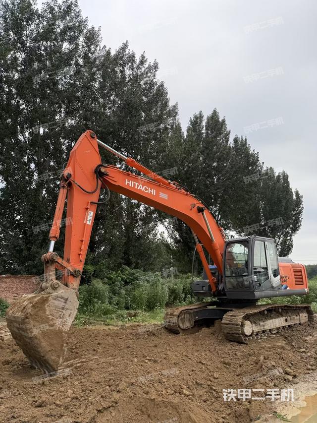 日立ZX240-3挖掘機(jī)