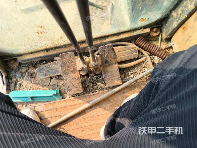 显示屏 (驾驶室部分) 显示屏 (驾驶室部分)