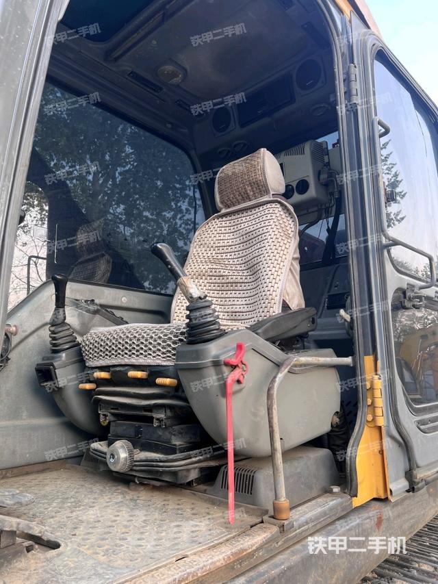 驾驶室整体(整机外观) 驾驶室整体(整机外观)