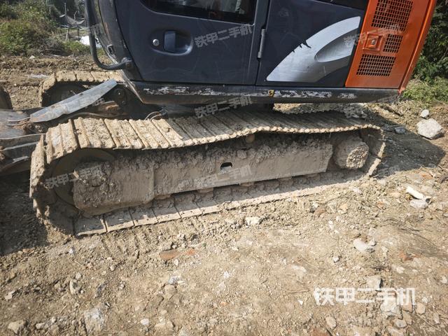 单侧履带整体(整机外观) 单侧履带整体(整机外观)