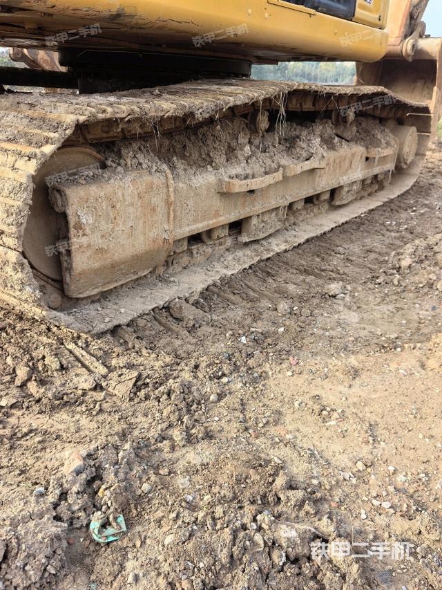 單側(cè)履帶整體(整機外觀) 單側(cè)履帶整體(整機外觀)