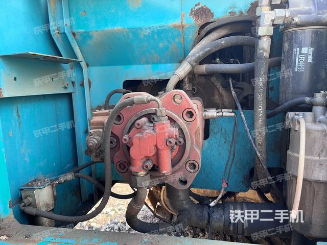 液压泵舱室正面整体(整机外观) 液压泵舱室正面整体(整机外观)