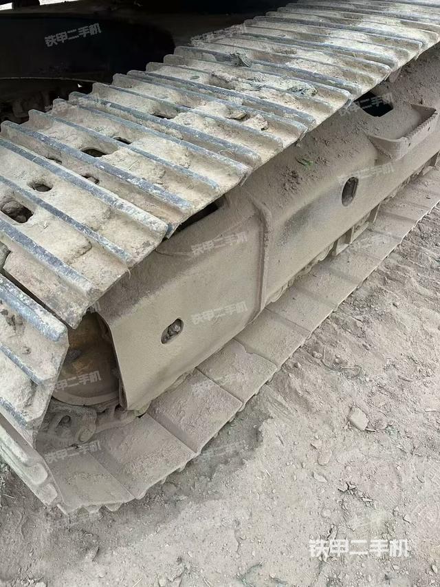 单侧履带整体(整机外观) 单侧履带整体(整机外观)