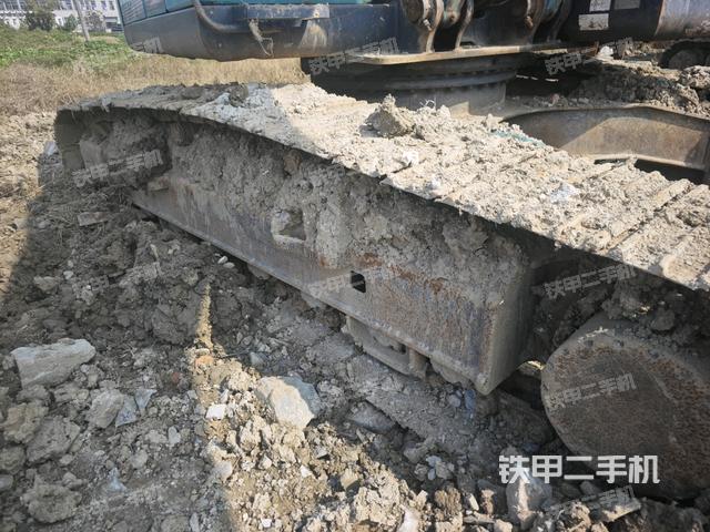 单侧履带整体(整机外观) 单侧履带整体(整机外观)