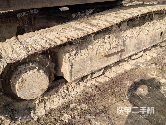 单侧履带整体(整机外观) 单侧履带整体(整机外观)