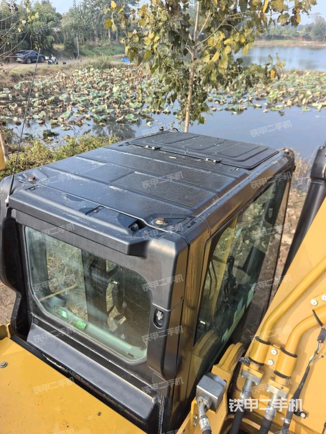 駕駛室頂部(整機外觀) 駕駛室頂部(整機外觀)