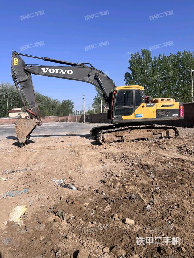 沃尔沃EC240BLC挖掘机