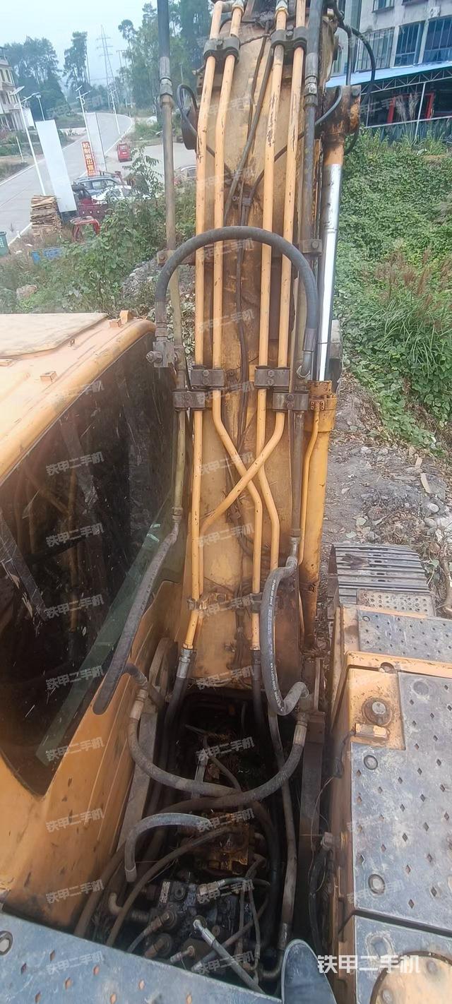 大臂背部俯视(工作和回转装置) 大臂背部俯视(工作和回转装置)