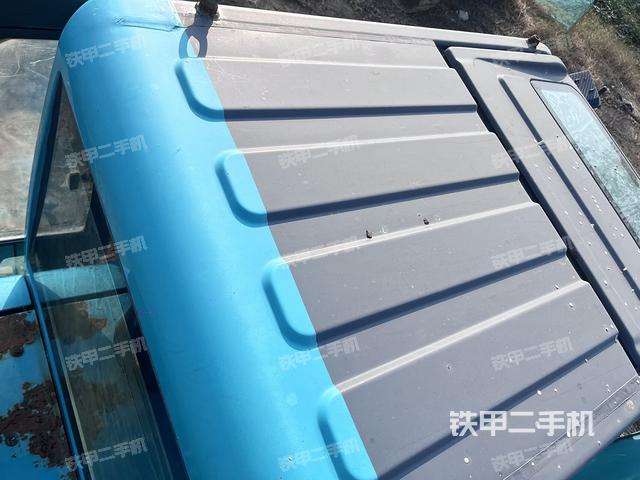 驾驶室顶部(整机外观) 驾驶室顶部(整机外观)