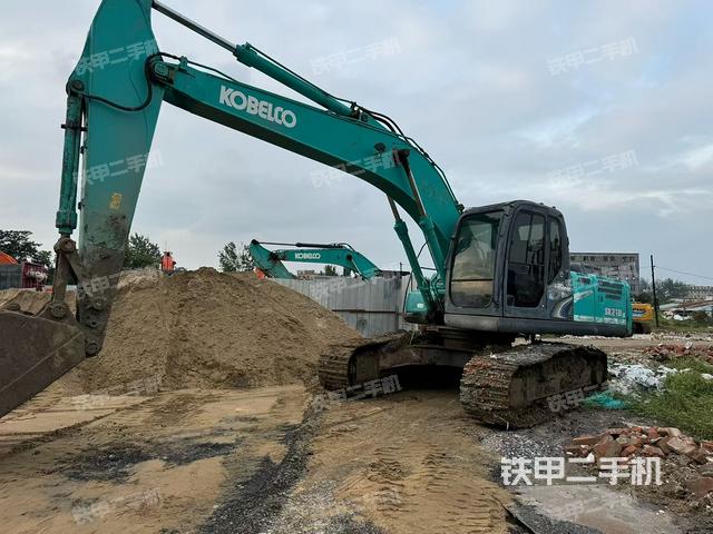 神钢SK210LC-8挖掘机