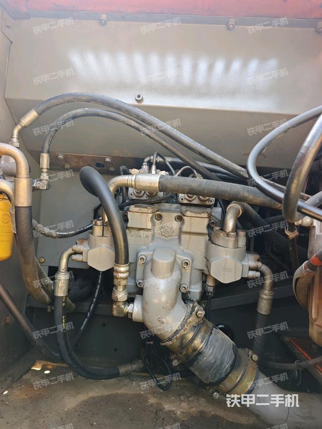 液壓泵艙室正面整體(整機(jī)外觀) 液壓泵艙室正面整體(整機(jī)外觀)