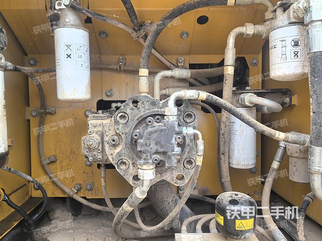 液压泵舱室正面整体(整机外观) 液压泵舱室正面整体(整机外观)