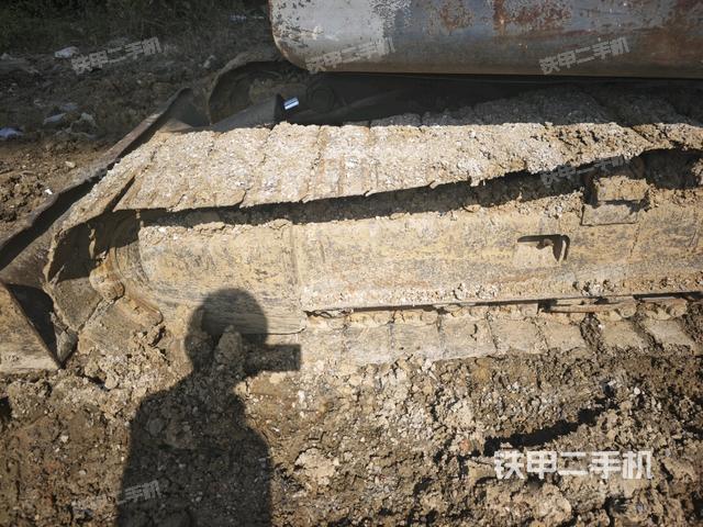 单侧履带整体(整机外观) 单侧履带整体(整机外观)