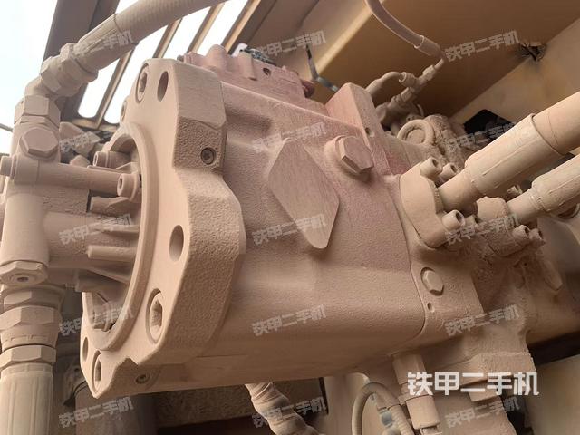 液压泵舱室正面整体(整机外观) 液压泵舱室正面整体(整机外观)